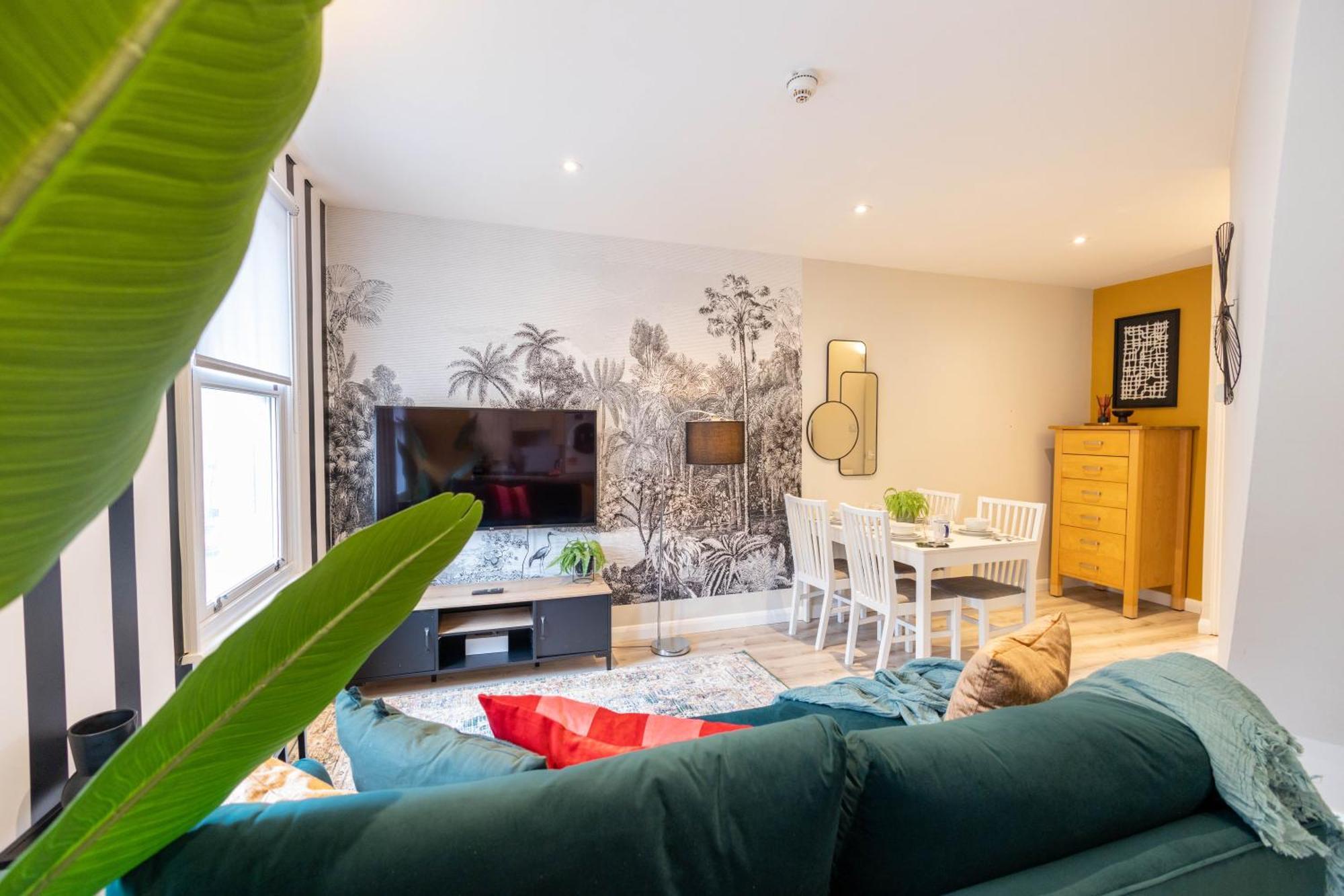 Explore Granary Square Two Bedroom By Belvilla * Londra