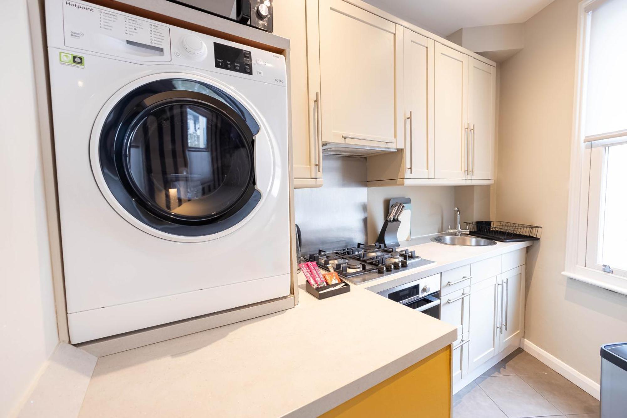 Explore Granary Square Two Bedroom By Belvilla Londra