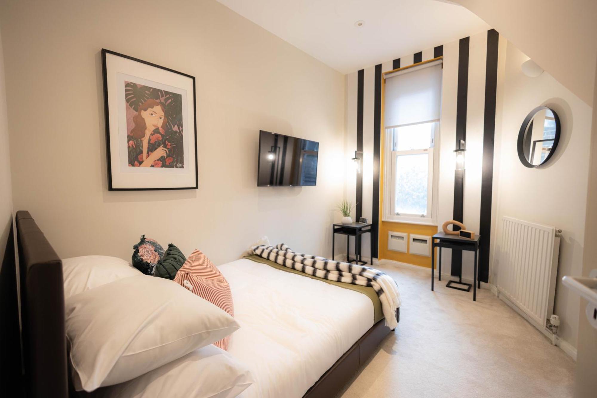 Explore Granary Square Two Bedroom By Belvilla Londra